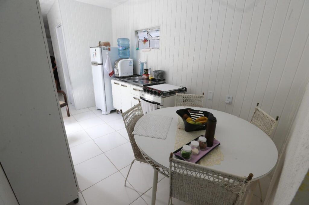 Fortaleza em destaque: Cearenses abrem as portas de suas casas de ferro ...